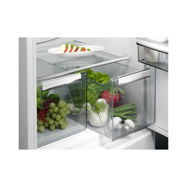AEG SCE818F6TS 70/30 Integrated Fridge Freezer - White
