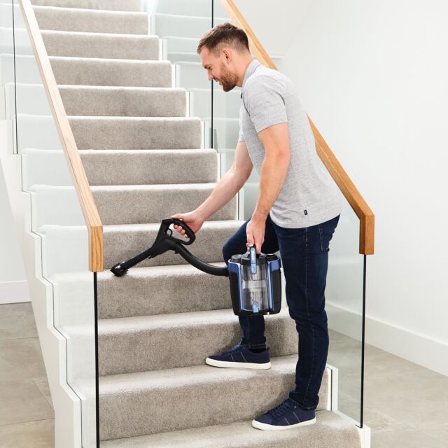 Shark ICZ300UKT Anti Hair Wrap Cordless Upright Vacuum Cleaner with PowerFins Powered Lift-Away & Tr