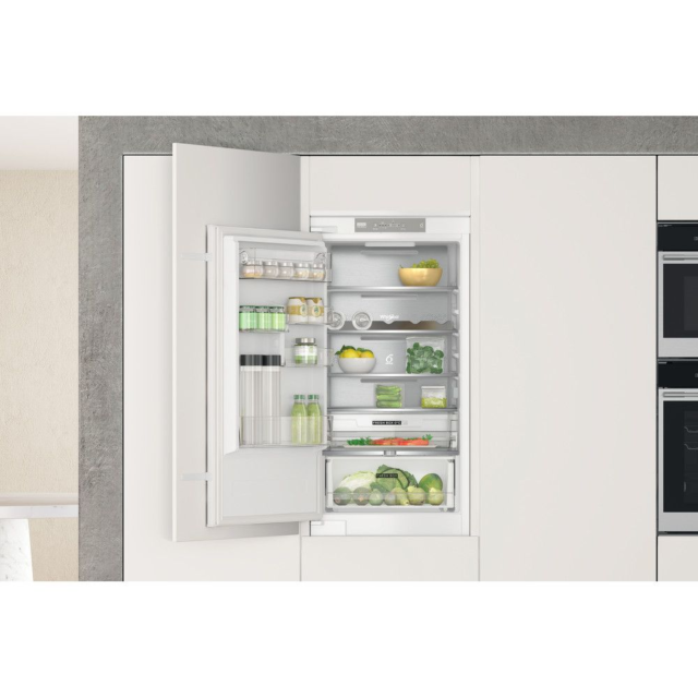 Whirlpool WHC18T332 55CM 70/30 Integrated Fridge Freezer