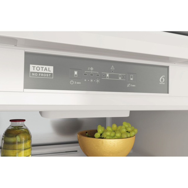 Whirlpool WHC18T332 55CM 70/30 Integrated Fridge Freezer