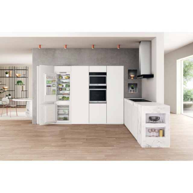 Whirlpool WHC18T332 55CM 70/30 Integrated Fridge Freezer