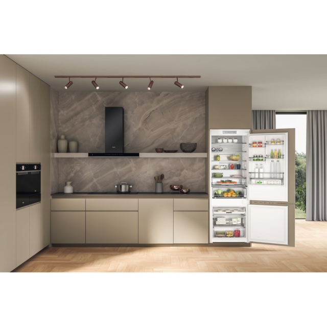 Whirlpool WHSP70T122UK 70/30 Integrated Fridge Freezer - White